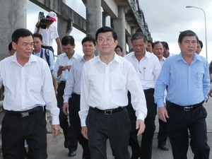 Presidente de Vietnam destaca importancia de obras hidráulicas en Bến Tre
