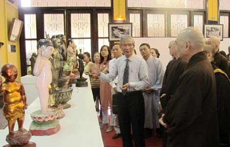 Exposición conmemorativa del 2557 aniversario del nacimiento y la iluminación de Buda en Vietnam