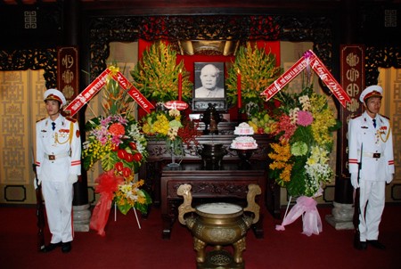 Conmemoran 125 años del natalicio del presidente Ton Duc Thang