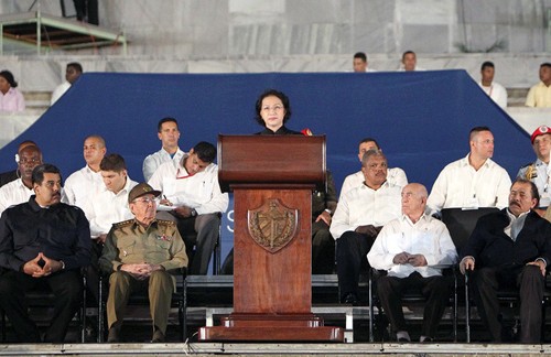 Presidenta del Parlamento vietnamita homenajea al líder de la Revolución cubana Fidel Castro 