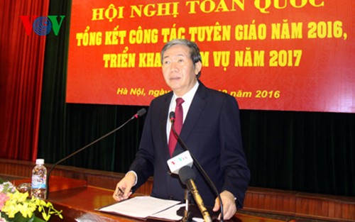 Vietnam evalúa labores de divulgación y educación en 2016
