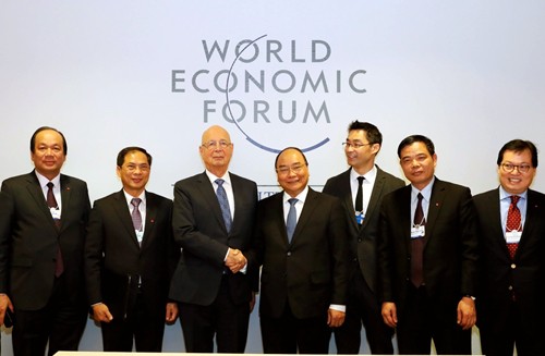 Primer ministro de Vietnam realiza conversaciones de alto nivel en Foro Económico Mundial 2017