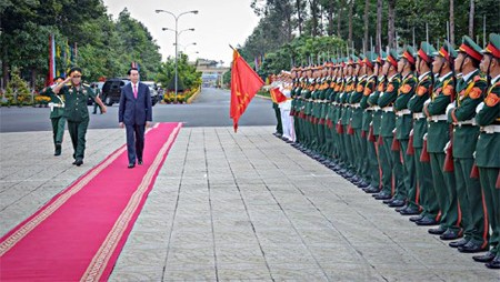 Presidente de Vietnam visita IX zona militar en vísperas del Tet 2017