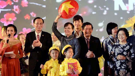 Efectúa Vietnam velada de unidad nacional por la prosperidad del pueblo