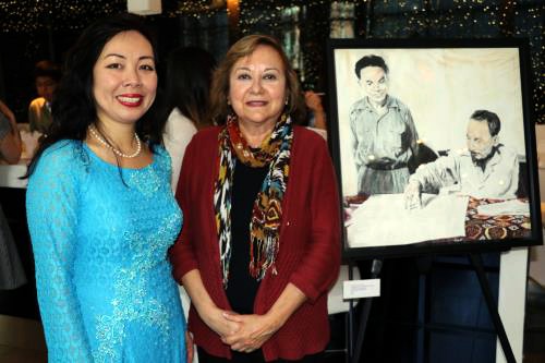 Presentan libros y pinturas del presidente Ho Chi Minh en Canadá