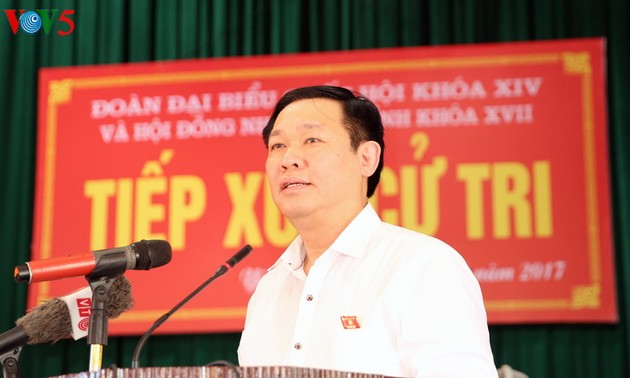 Dirigentes de Vietnam realizan contacto electoral después del XIII período de reunión parlamentaria