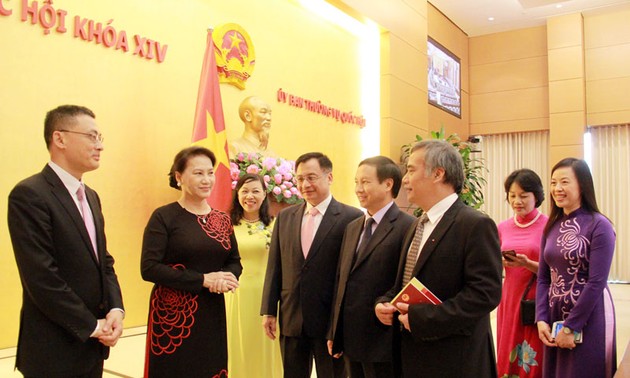 La presidenta del Parlamento vietnamita destaca la importancia de la diplomacia