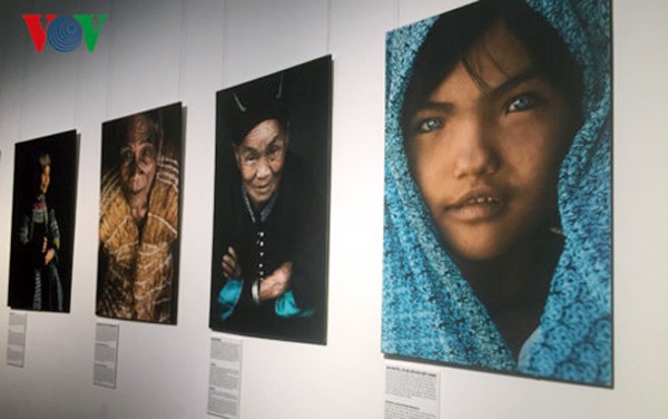 La vida de étnicos vietnamitas en la lente del fotógrafo francés Réhahn
