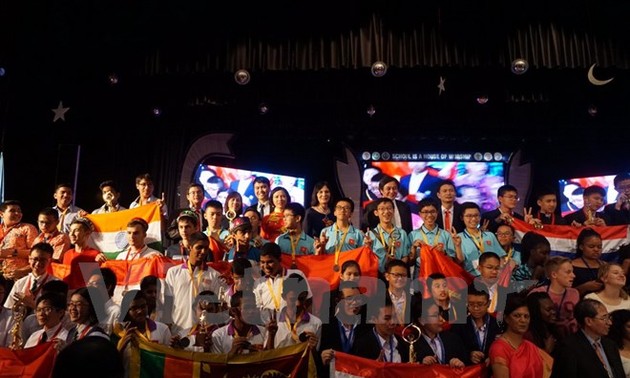 Jóvenes vietnamitas logran altos premios en la Competición Internacional de Matemáticas en la India