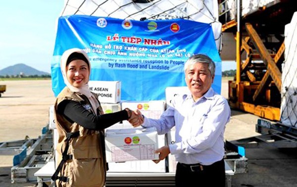 Vietnam sigue con actividades de apoyo a las víctimas de desastres naturales en la región norteña