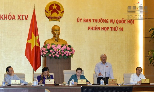 Parlamento vietnamita analiza las leyes a favor del desplazamiento de personas y mercancías