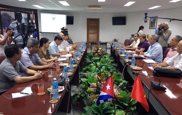 Vietnam y Cuba incrementan la cooperación sindical