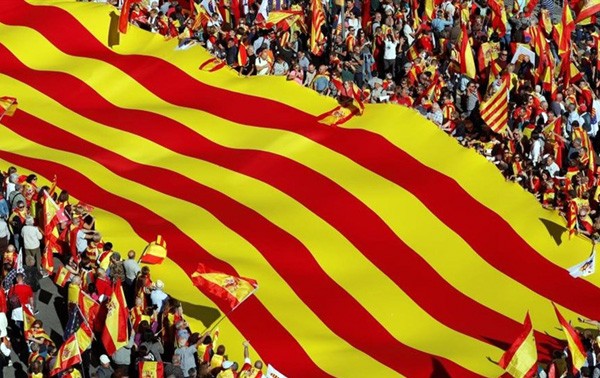 España pone fin a la crisis política en Cataluña con elecciones anticipadas