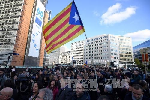 Los alcaldes independentistas catalanes se manifiestan en Bruselas