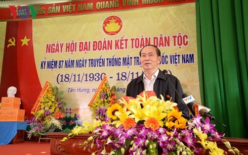 Presidente de Vietnam participa en la Fiesta de la Unidad Nacional en la localidad norteña