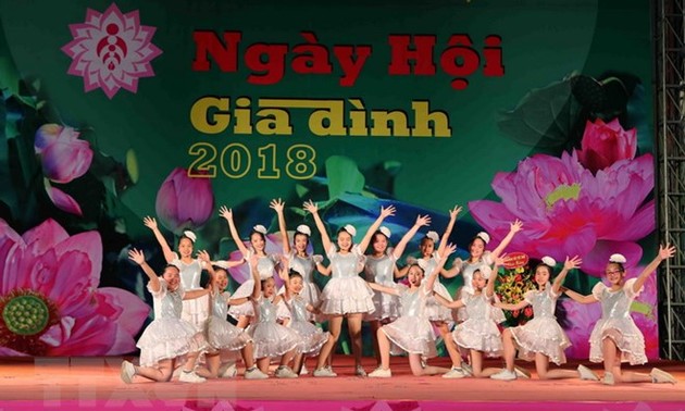 Vibrantes actividades en vísperas del Día de la Familia de Vietnam 2018