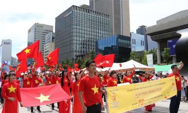 Ciudadanos vietnamitas en Macao (China) y Malasia celebran el Día de la Independencia Nacional
