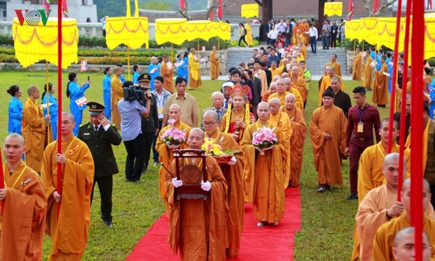 Vietnam conmemora 710 años de la entrada del Rey Buda Tran Nhan Tong al Nirvana
