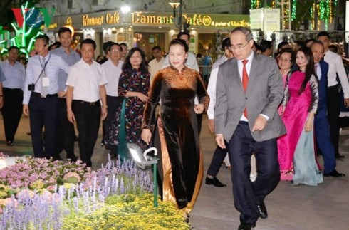 Blumenstraße Nguyen Hue in Ho Chi Minh Stadt zum Neujahrsfest Tet
