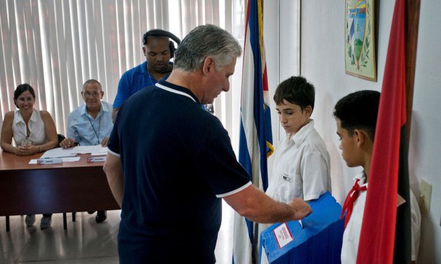 Electores cubanos aprobaron la nueva Constitución con una holgada mayoría