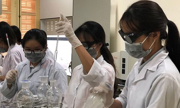 Vietnam reconoce aportes de científicas al desarrollo nacional 