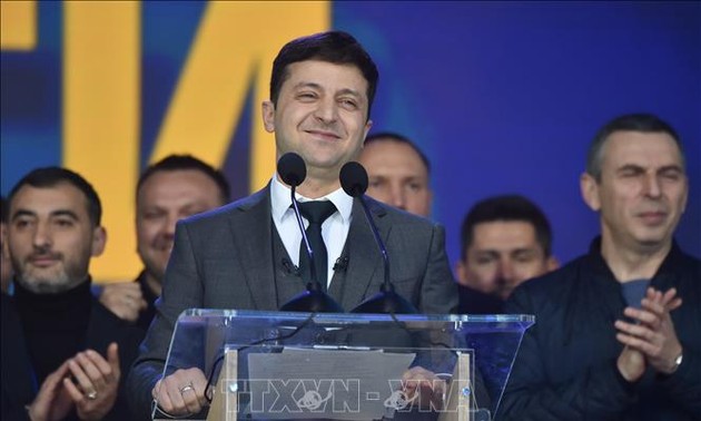 Nuevo mandatario ucraniano apoya la negociación con Rusia