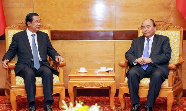 Primer ministro de Vietnam recibe a dirigentes de Camboya y Laos