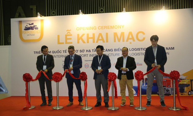 Inauguran primera exposición internacional sobre puertos y servicios logísticos en Vietnam