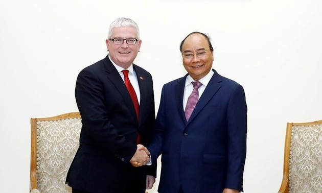 Jefe del Gobierno vietnamita destaca aportes del embajador australiano a las relaciones bilaterales