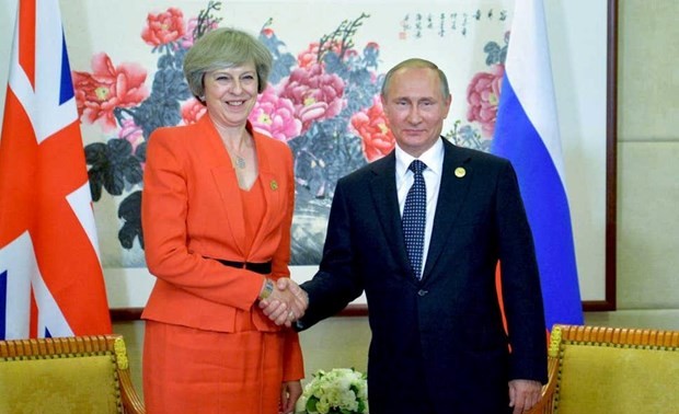 Presidente ruso planea cita con primera ministra británica en Japón