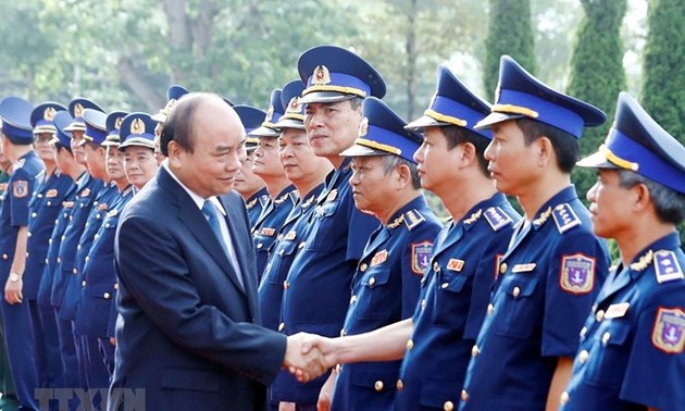 Primer ministro de Vietnam ensalza los esfuerzos de superación de la Policía Marítima 