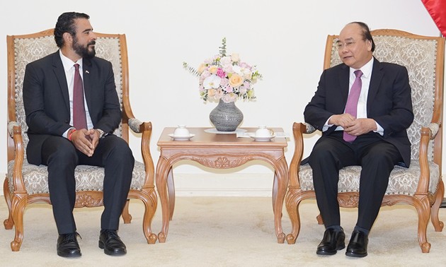 Jefe del Gobierno vietnamita ensalza aportes del saliente embajador panameño a los lazos binacionales