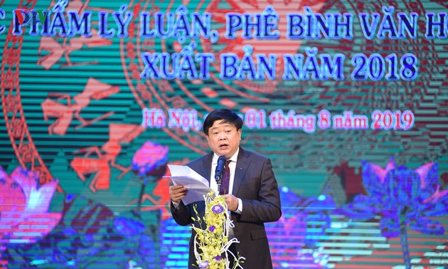 Reconocen obras más destacadas de teoría y crítica de literatura y artes de Vietnam de 2018