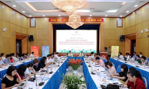 Vietnam evalúa 15 años de economía colectiva