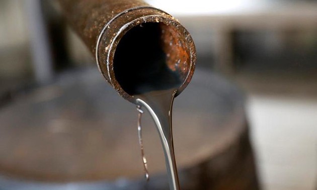 OPEP+ comprometido a reducir extracciones de petróleo