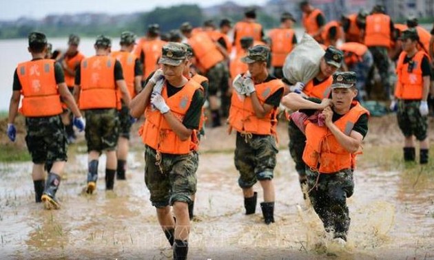 China envía siete mil soldados a la zona oriental para combatir inundaciones