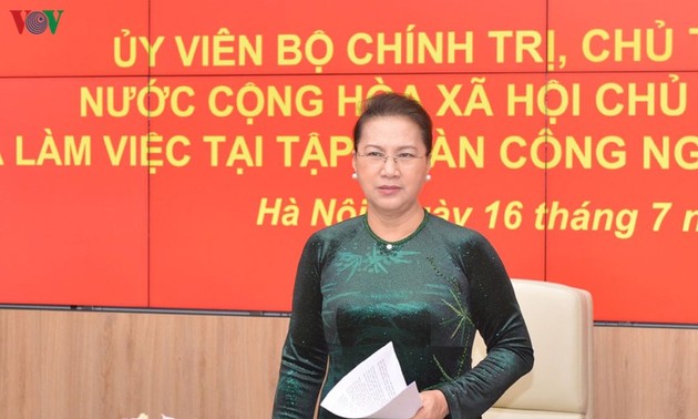 Líder del Legislativo de Vietnam exalta los logros de Viettel a la defensa y el desarrollo nacional