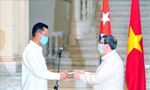Embajador de Vietnam en Cuba honrado con Medalla de la Amistad