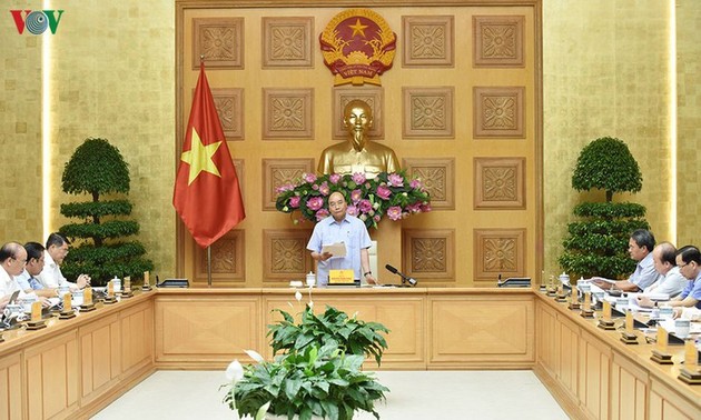 Jefe del Gobierno vietnamita alaba logros de la reestructuración bancaria