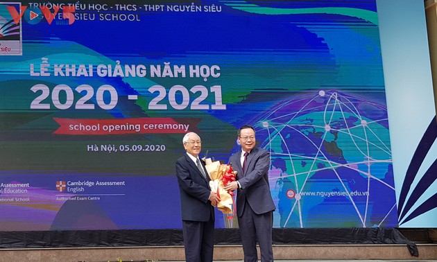 Alumnos vietnamitas comienzan el nuevo año escolar 2020-2021