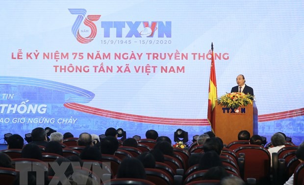 Máximo líder de Vietnam felicita 75 años de la fundación de la VNA