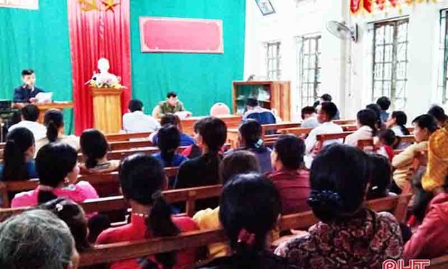 Compatriotas católicos de Ha Tinh responden al día de las elecciones parlamentarias y municipales
