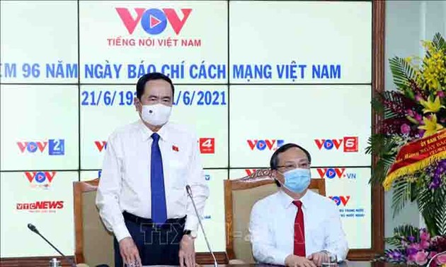 La Voz de Vietnam aporta a los esfuerzos comunes para el desarrollo nacional