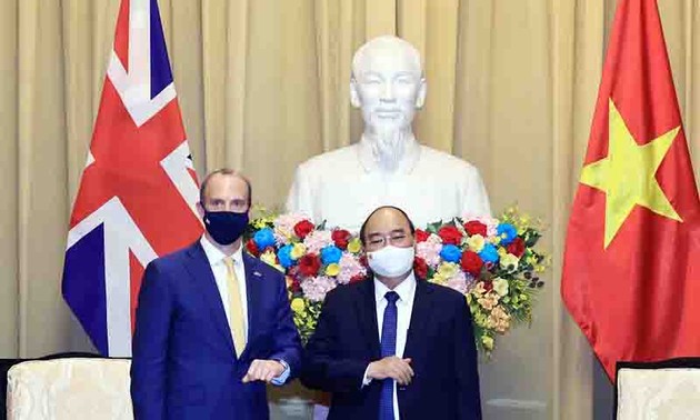 Presidente vietnamita recibe al ministro británico de Asuntos Exteriores y Desarrollo