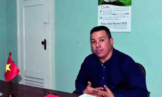 Académico cubano destaca el valor del artículo del líder político de Vietnam sobre el socialismo