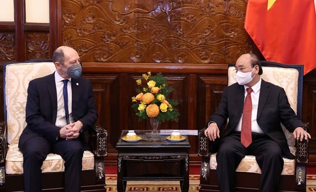 El jefe de Estado de Vietnam recibe a nuevos embajadores