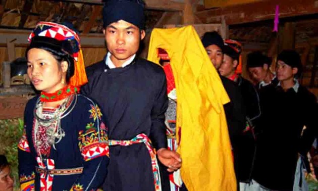 La singularidad de las bodas de la etnia Cao Lan en Quang Ninh