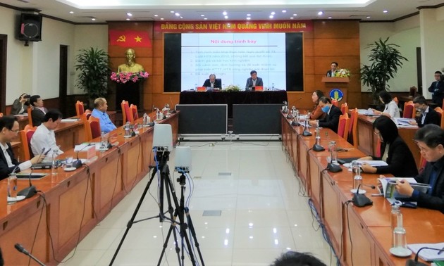 Vietnam evalúa 20 años del desarrollo de la economía colectiva