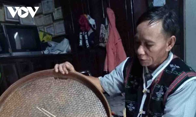 La etnia Co Tu preserva su oficio tradicional del tejido