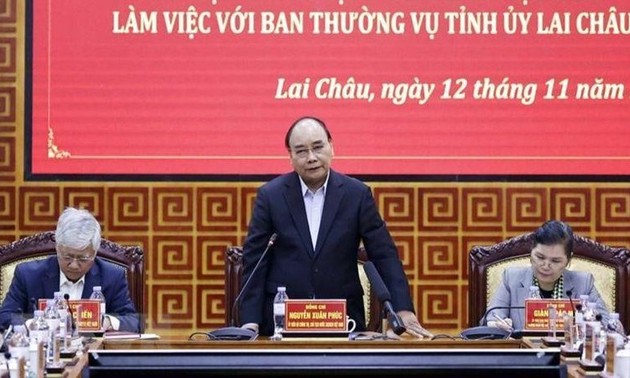 Presidente Nguyen Xuan Phuc orienta el aumento del valor del ginseng vietnamita